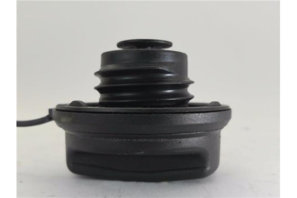 Recambio de tapon combustible para opel corsa d 1.3 cdti referencia OEM IAM 13228891  