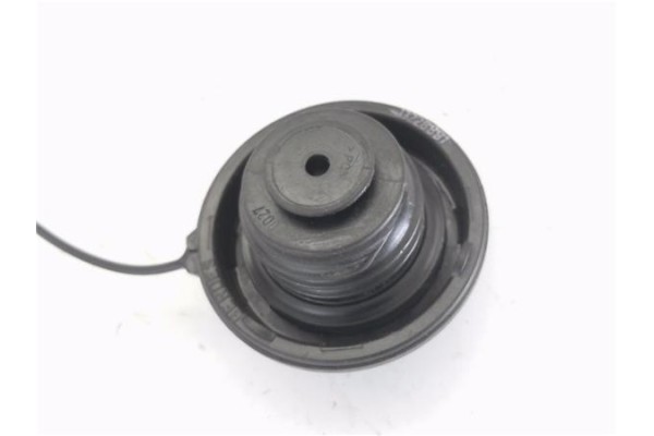 Recambio de tapon combustible para opel corsa d 1.3 cdti referencia OEM IAM 13228891  