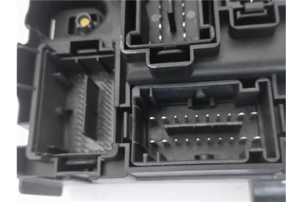 Recambio de caja fusibles/rele para opel corsa d 1.3 cdti referencia OEM IAM 13142241 292540 