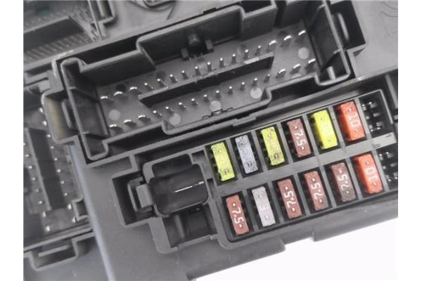 Recambio de caja fusibles/rele para opel corsa d 1.3 cdti referencia OEM IAM 13142241 292540 