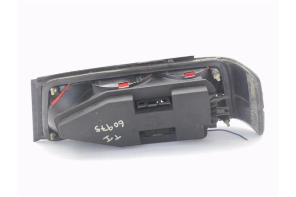 Recambio de piloto trasero izquierdo para peugeot 405 berlina 1.9 injection referencia OEM IAM 6751223 7R0187017 