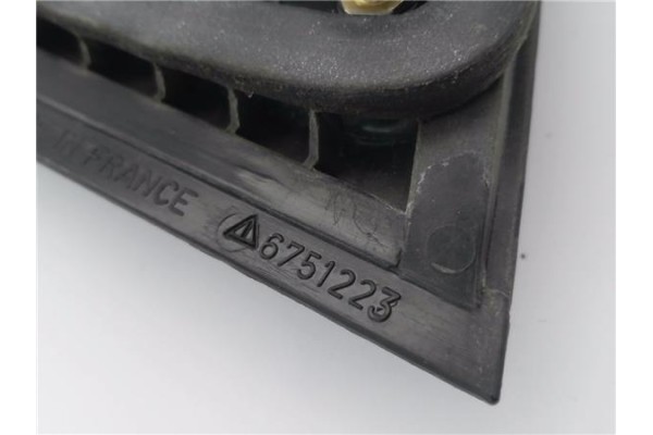 Recambio de piloto trasero izquierdo para peugeot 405 berlina 1.9 injection referencia OEM IAM 6751223 7R0187017 