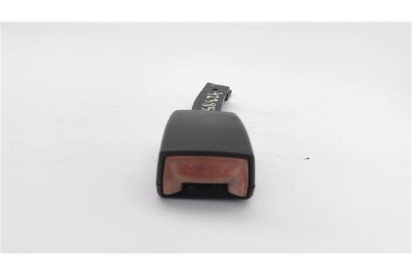 Recambio de anclaje cinturon delantero derecho para seat ibiza (6l1) 1.9 sdi referencia OEM IAM 6Q0857756  