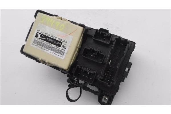Recambio de caja fusibles/rele para daihatsu materia (m4_) 1.3 referencia OEM IAM 85980B1010  