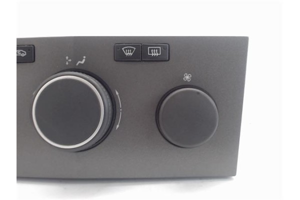 Recambio de mandos climatizador para opel astra h berlina referencia OEM IAM (13122963) (90151-240) (GC2) 
