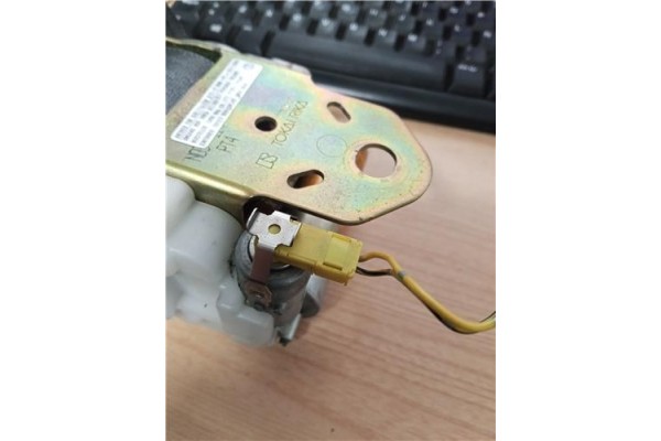 Recambio de cinturon seguridad delantero derecho para toyota yaris verso (ncp2/nlp2) 1.5 (ncp21) referencia OEM IAM 7321052150B0