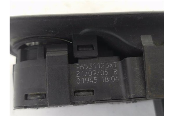 Recambio de mando elevalunas delantero izquierdo para peugeot 307 (s1) 2.0 xr referencia OEM IAM 96531123XT 532697045 
