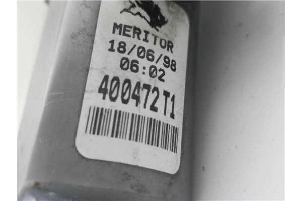 Recambio de mecanismo elevalunas delantero derecho para citroen saxo 1.4 exclusive referencia OEM IAM 400472T1  