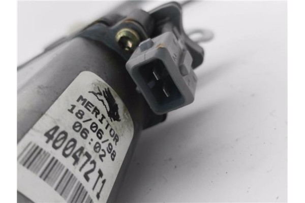 Recambio de mecanismo elevalunas delantero derecho para citroen saxo 1.4 exclusive referencia OEM IAM 400472T1  