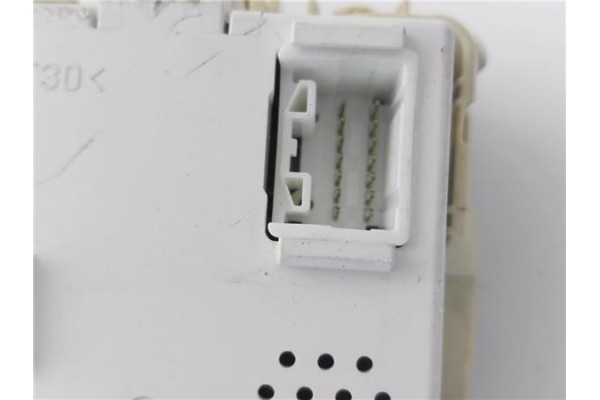 Recambio de caja fusibles/rele para opel agila b 1.2 referencia OEM IAM 3677051K41  