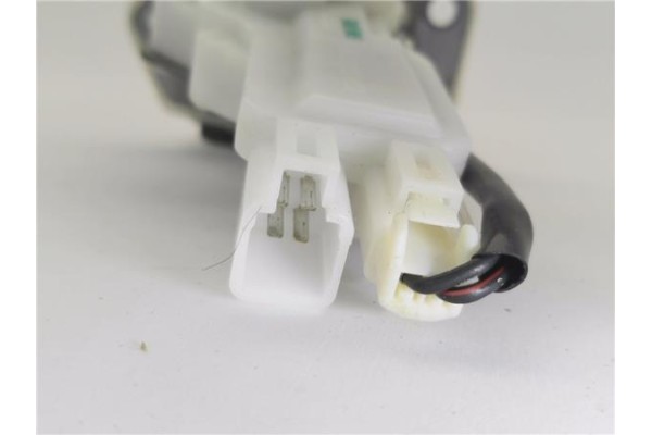 Recambio de cerradura porton para opel agila b 1.2 referencia OEM IAM B6765  