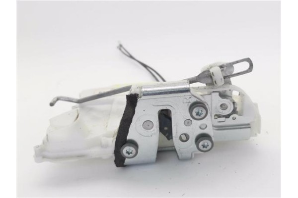 Recambio de cierre electromagnetico delantero derecho para opel agila b 1.2 referencia OEM IAM 8220151K50  