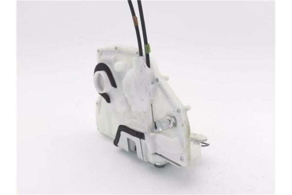 Recambio de cierre electromagnetico delantero izquierdo para opel agila b 1.2 referencia OEM IAM 8220251K60  