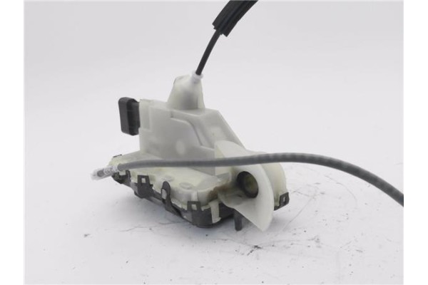 Recambio de cierre electromagnetico delantero izquierdo para citroen c3 aircross 1.2 c-series referencia OEM IAM 266782 16943710