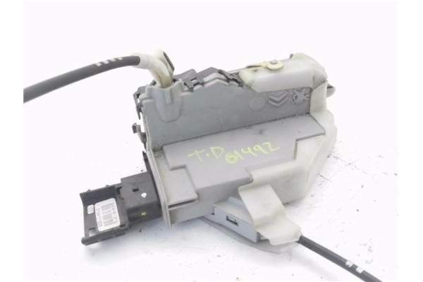 Recambio de cierre electromagnetico trasero derecho para peugeot 508 1.6 active referencia OEM IAM 851927 A02531 