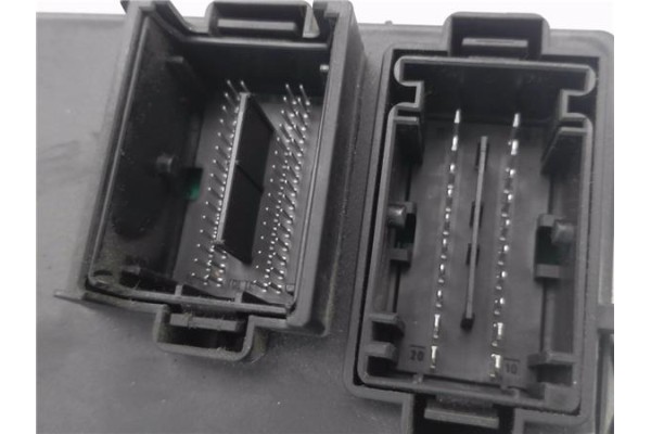 Recambio de caja fusibles/rele para opel corsa d 1.2 referencia OEM IAM 13320627 401154265 