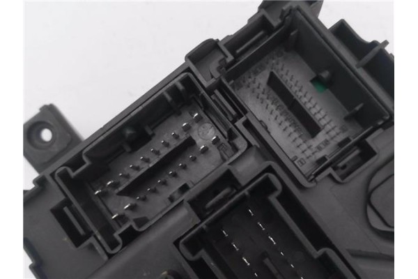 Recambio de caja fusibles/rele para opel corsa d 1.2 referencia OEM IAM 13320627 401154265 