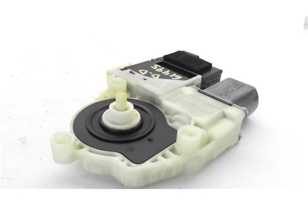 Recambio de motor elevalunas delantero derecho para citroen c4 coupe 1.6 hdi referencia OEM IAM 9681576780 965496100 