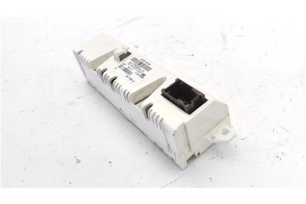 Recambio de display para citroen c4 coupe 1.6 hdi referencia OEM IAM 965788288003 281176918 