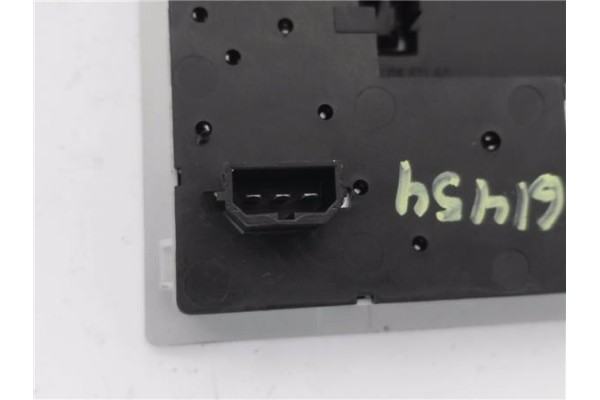 Recambio de luz delantero central techo para volkswagen polo iv (9n1) 1.4 16v referencia OEM IAM 6Q0947105CY  