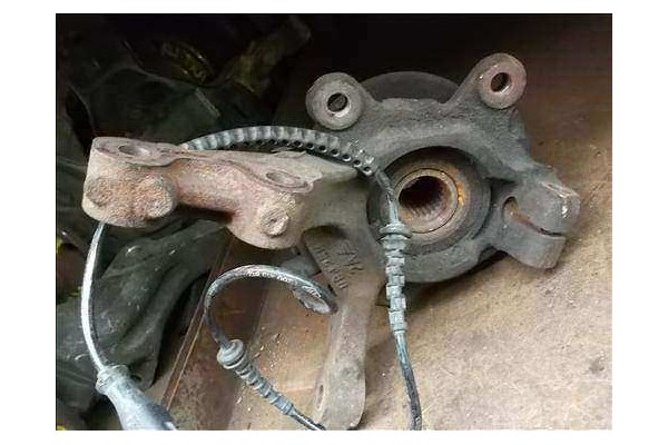 Recambio de mangueta delantero izquierda para renault twingo (cn0_) 1.5 dci (cn0u) referencia OEM IAM   