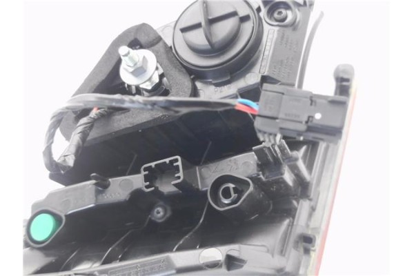 Recambio de piloto porton trasero derecho para peugeot 308 sw 1.6 active referencia OEM IAM 9677818280 81260201 