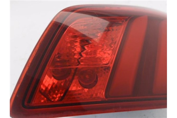 Recambio de piloto porton trasero derecho para peugeot 308 sw 1.6 active referencia OEM IAM 9677818280 81260201 