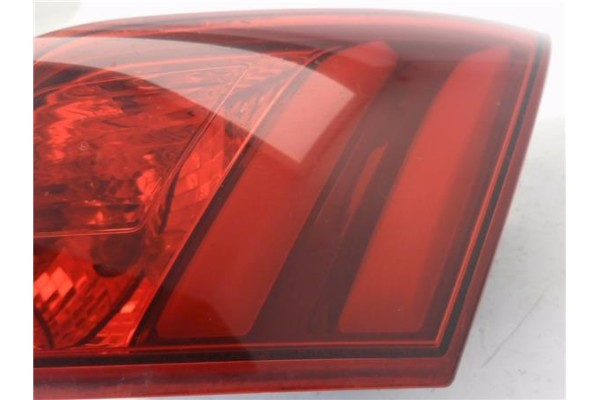 Recambio de piloto porton trasero derecho para peugeot 308 sw 1.6 active referencia OEM IAM 9677818280 81260201 