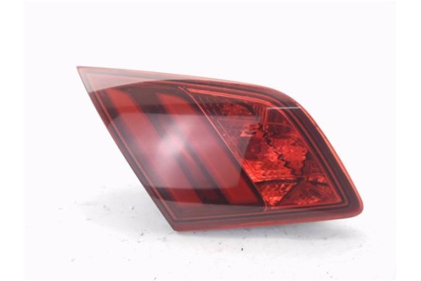 Recambio de piloto porton trasero izquierdo para peugeot 308 sw 1.6 active referencia OEM IAM 9677818380 81260101 