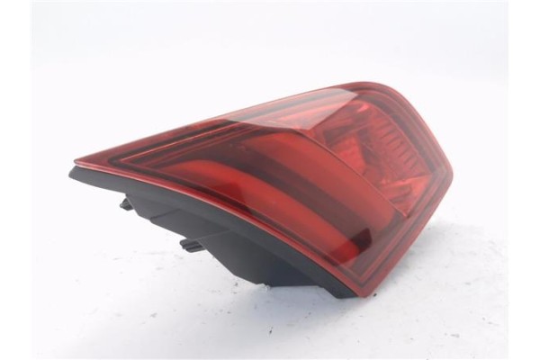 Recambio de piloto porton trasero izquierdo para peugeot 308 sw 1.6 active referencia OEM IAM 9677818380 81260101 