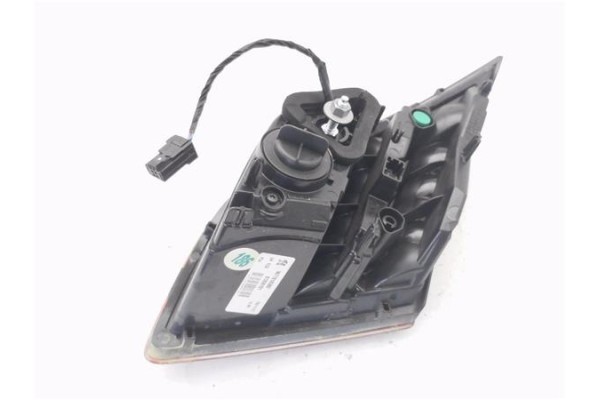 Recambio de piloto porton trasero izquierdo para peugeot 308 sw 1.6 active referencia OEM IAM 9677818380 81260101 