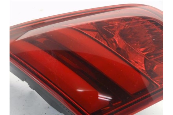 Recambio de piloto porton trasero izquierdo para peugeot 308 sw 1.6 active referencia OEM IAM 9677818380 81260101 