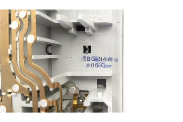 Recambio de luz delantero central techo para seat ibiza berlina (6j5) 1.4 referencia OEM IAM 3B0947105C  