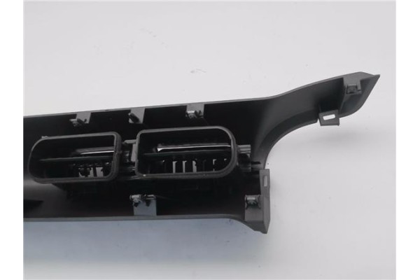 Recambio de rejilla entrada de aire para citroen c3 aircross 1.2 c-series referencia OEM IAM 13471197 39102617 