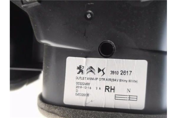 Recambio de rejilla entrada de aire para citroen c3 aircross 1.2 c-series referencia OEM IAM 13471197 39102617 