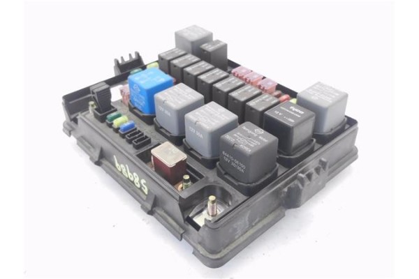 Recambio de caja fusibles/rele para ssangyong rodius 2.7 270 xdi referencia OEM IAM A105ED 6D18M 