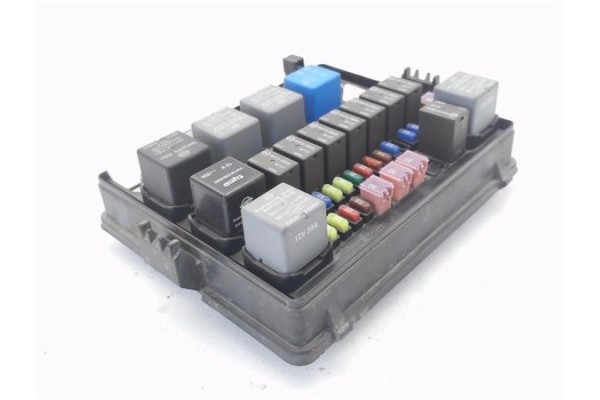 Recambio de caja fusibles/rele para ssangyong rodius 2.7 270 xdi referencia OEM IAM A105ED 6D18M 