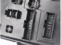 Recambio de caja fusibles/rele para ssangyong rodius 2.7 270 xdi referencia OEM IAM A105ED 6D18M 
