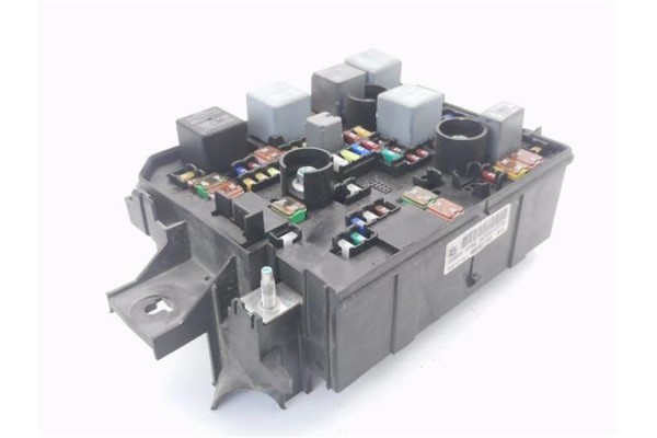 Recambio de caja fusibles/rele para opel mokka 1.7 excellence referencia OEM IAM 95263744 30959L 