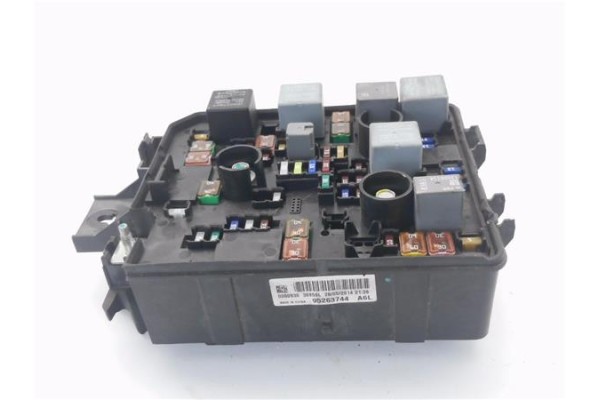 Recambio de caja fusibles/rele para opel mokka 1.7 excellence referencia OEM IAM 95263744 30959L 