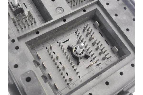 Recambio de caja fusibles/rele para opel mokka 1.7 excellence referencia OEM IAM 95263744 30959L 