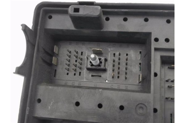 Recambio de caja fusibles/rele para opel mokka 1.7 excellence referencia OEM IAM 95263744 30959L 