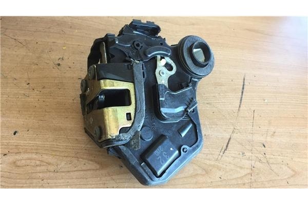 Recambio de cierre electromagnetico trasero derecho para toyota corolla (e12) 1.6 linea sol berlina referencia OEM IAM   