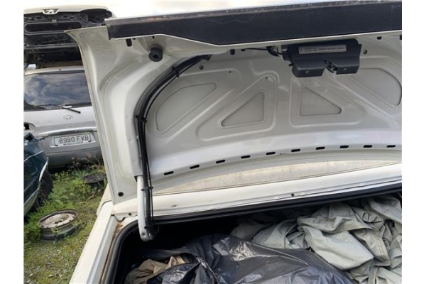 Recambio de tapa maletero para chrysler le baron 3.0 i v6 referencia OEM IAM 3C3XA563XL6G72143CV104KW  