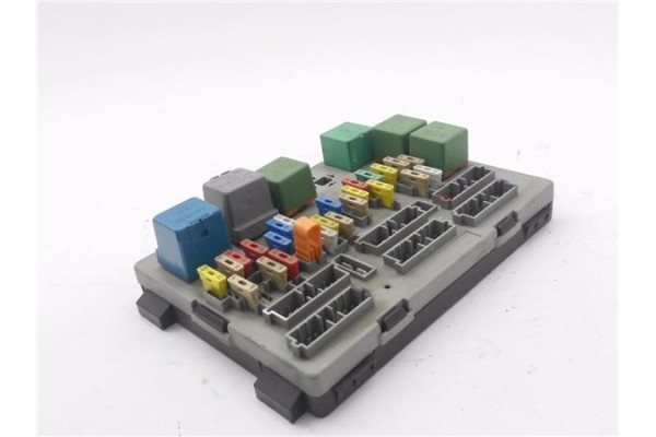 Recambio de caja fusibles/rele para peugeot 405 berlina 1.9 injection referencia OEM IAM 6500C3  