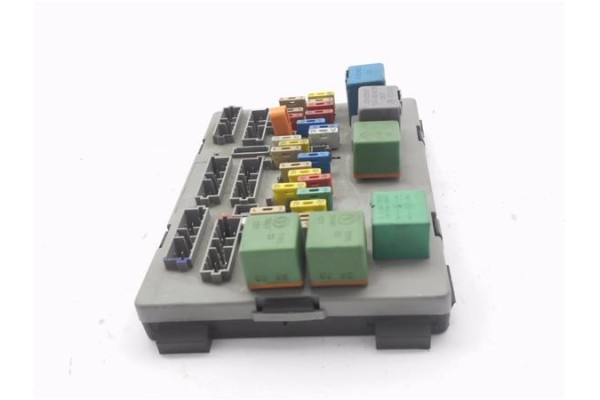 Recambio de caja fusibles/rele para peugeot 405 berlina 1.9 injection referencia OEM IAM 6500C3  