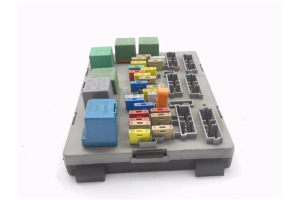 Recambio de caja fusibles/rele para peugeot 405 berlina 1.9 injection referencia OEM IAM 6500C3  