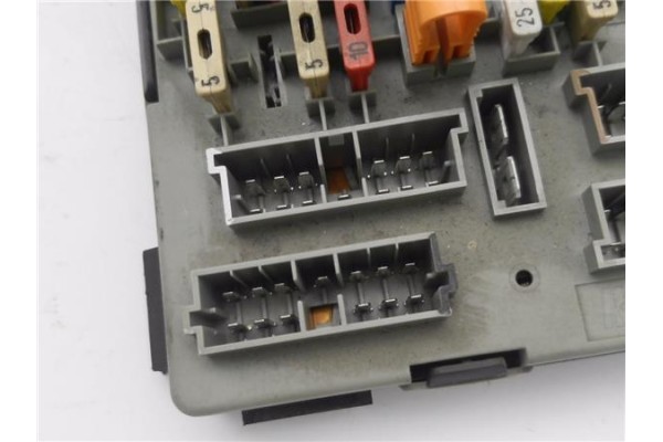 Recambio de caja fusibles/rele para peugeot 405 berlina 1.9 injection referencia OEM IAM 6500C3  