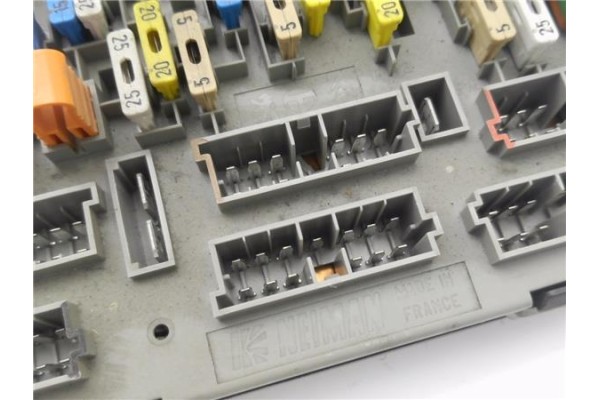 Recambio de caja fusibles/rele para peugeot 405 berlina 1.9 injection referencia OEM IAM 6500C3  