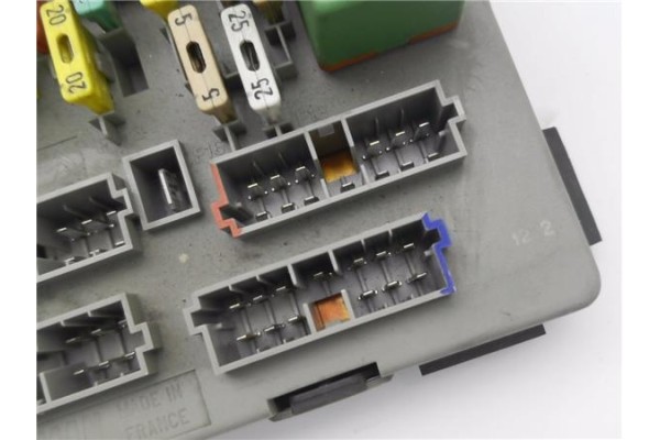 Recambio de caja fusibles/rele para peugeot 405 berlina 1.9 injection referencia OEM IAM 6500C3  